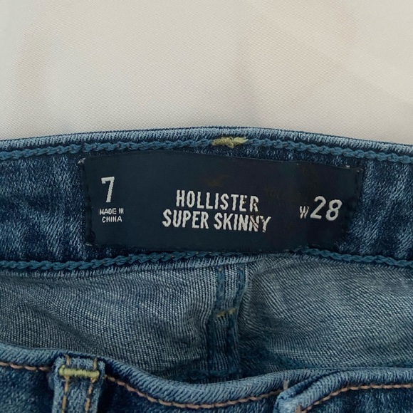 Hollister Ripped Jeans - Picture 4 of 4